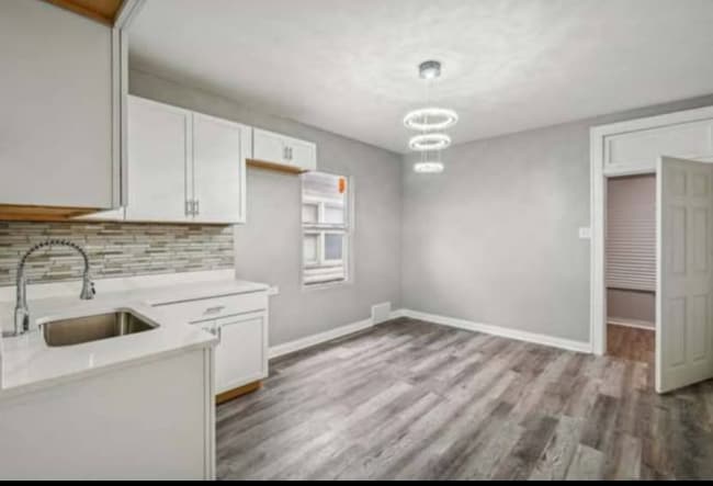 Foto del edificio - 1329 W 71st St