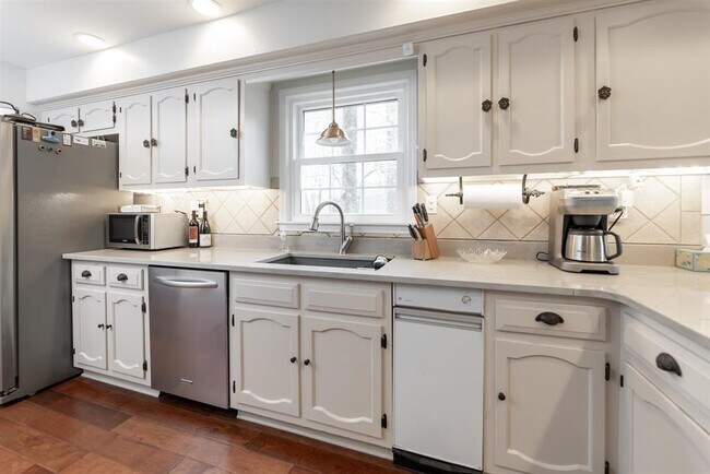 Foto del edificio - 8441 Dogwood Rd