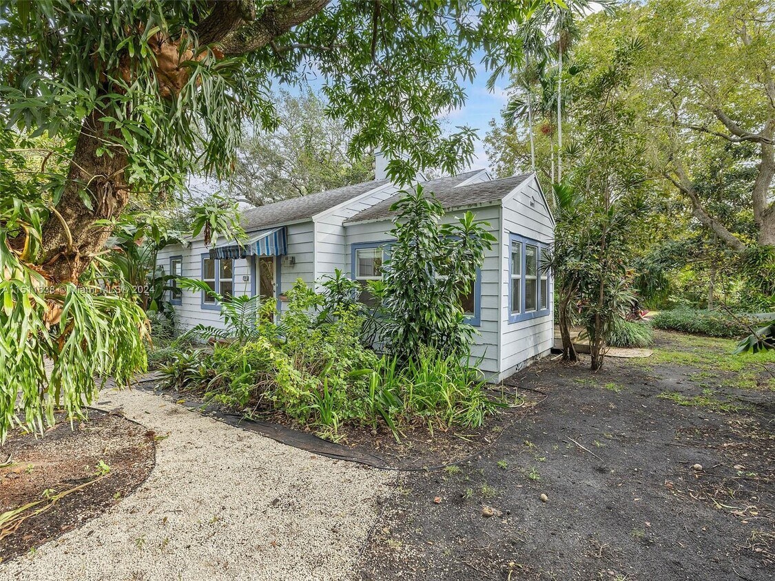 Foto principal - 9305 NE 9th Ave