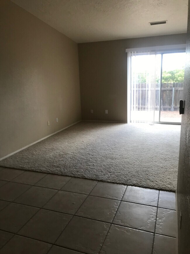 Foto del edificio - Occupied - 2 Bedroom 1 Bath - Contact Property Pros Property Management