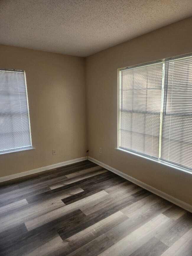 Foto del edificio - 5415 E Shore Dr