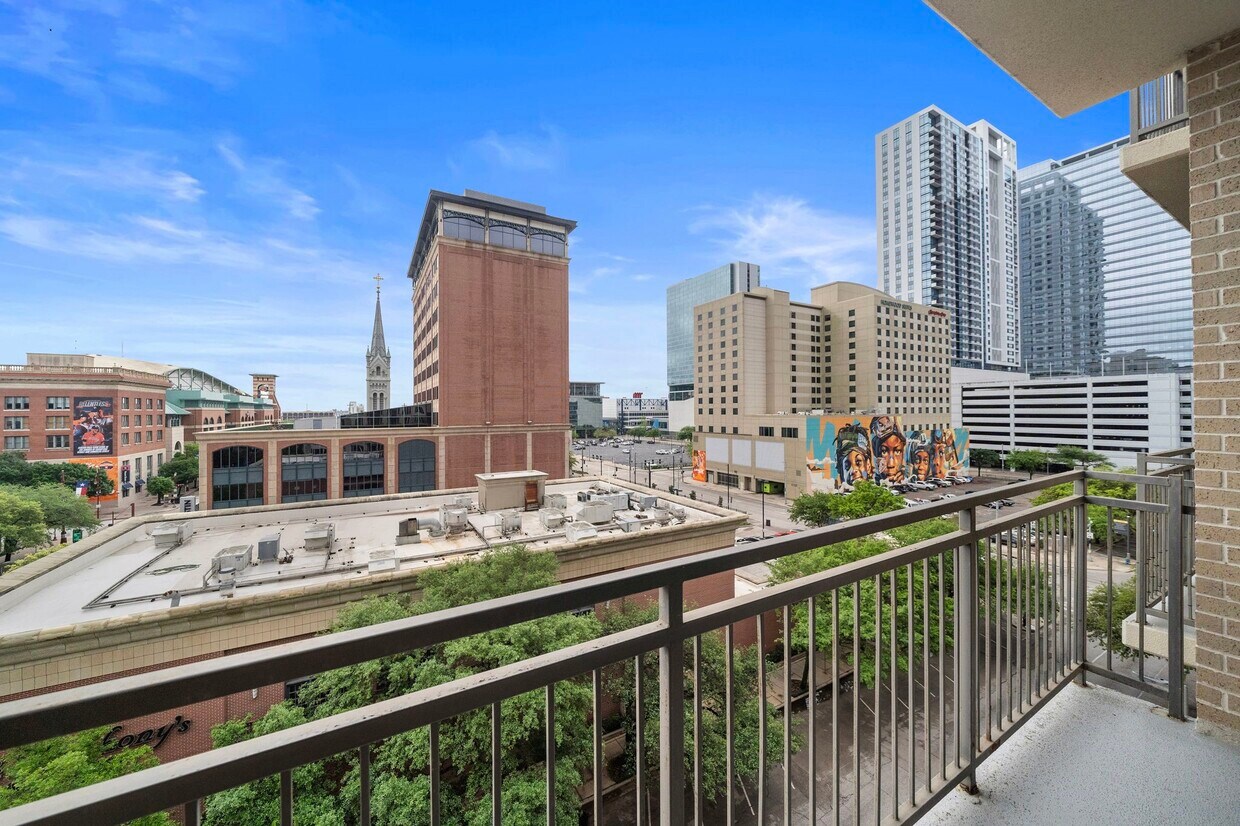Building Photo - 1414 Texas ST Unit 554