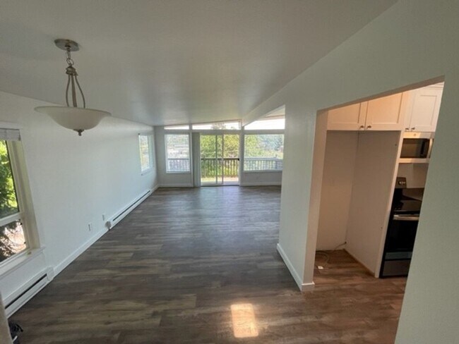 Foto del edificio - 3459 23rd Ave W