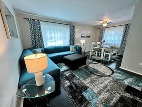 Building Photo - 758 Wilbud Dr