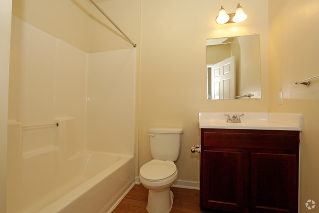 Baño - Cary West/St. Andrews/Randolph/Grove