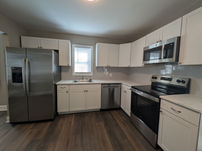 Building Photo - Newly renovated ranch-style home located in Rock Hill!