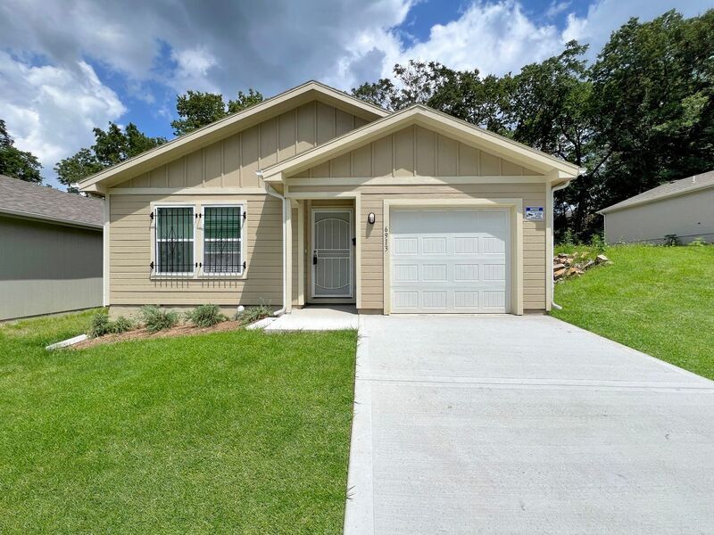 Foto principal - 6913 College Ave