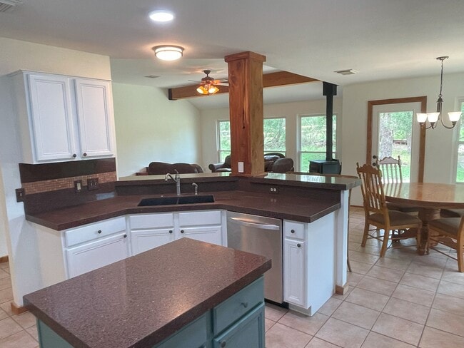 Building Photo - 351 Winding Trail