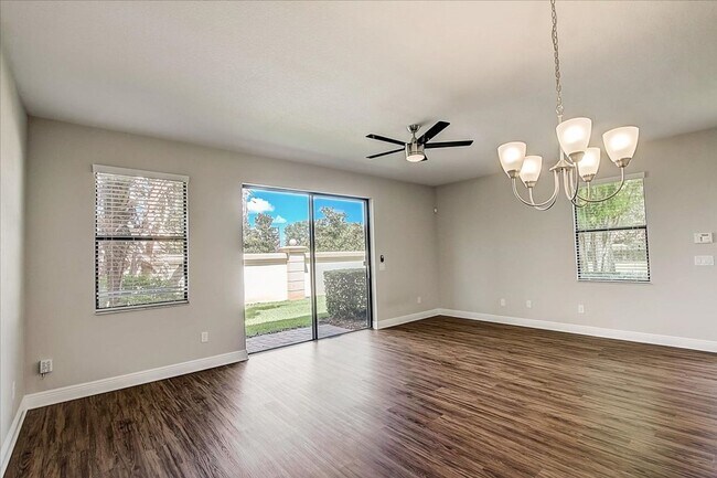 Foto del edificio - Immaculate 3/2.5 Townhouse in Eagle Creek ...