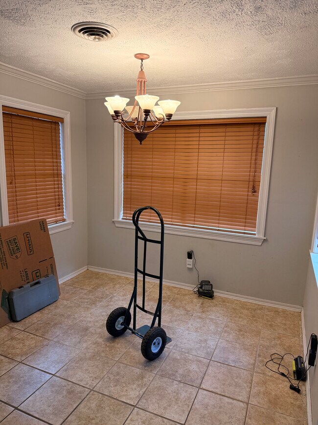 Foto del edificio - 848 Gore Rd