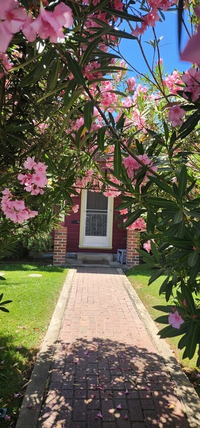 Primary Photo - 6330 9th Ave