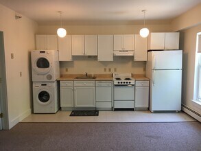 Building Photo - 9 State St