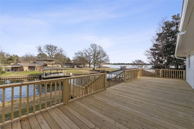 Building Photo - 207 Lake Front Dr