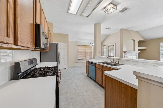 Building Photo - 9714 Shadowglade Ct