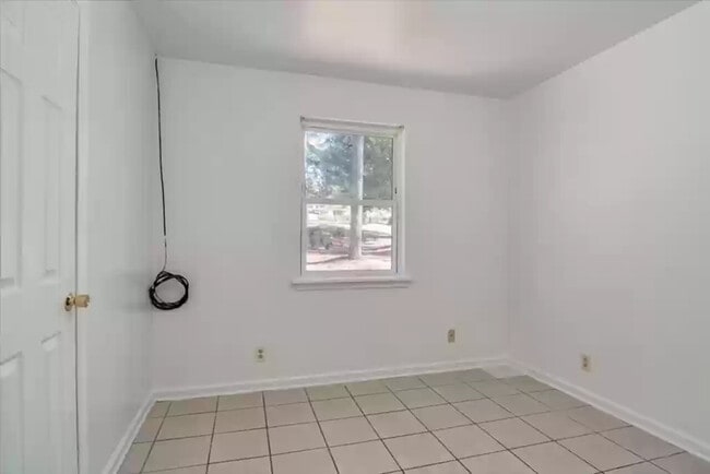 Building Photo - Arden Ct