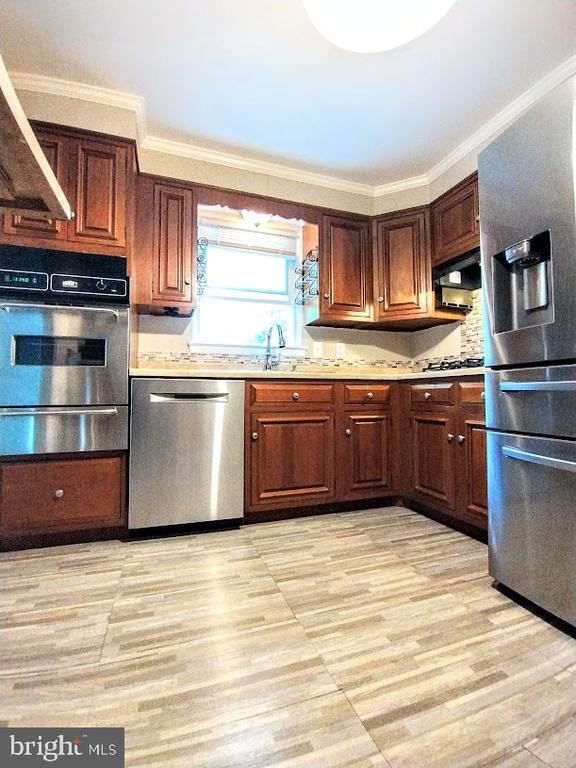 Primary Photo - 2850 Eastwood Dr