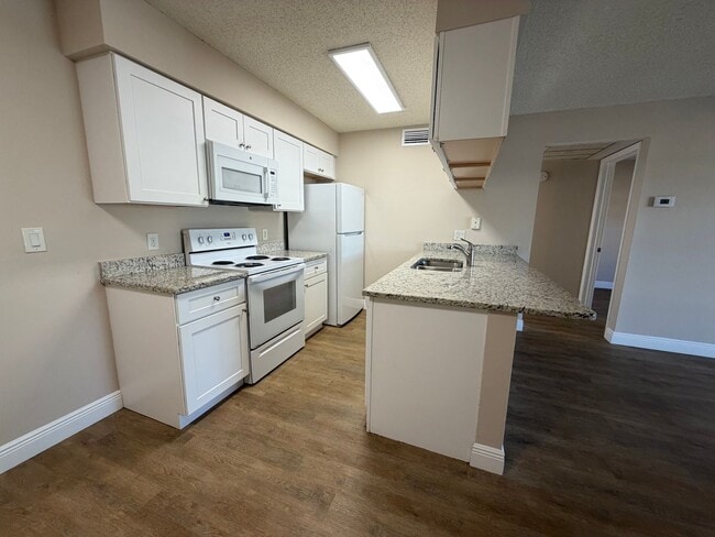 Building Photo - ANNUAL RENTAL - 1 BED / 1 BATH CONDO AT MYSTIC GARDENS