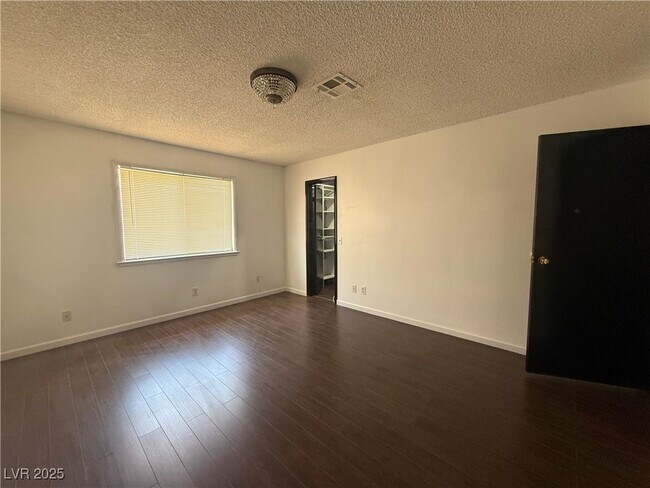 Foto del edificio - 6661 W Tropicana Ave