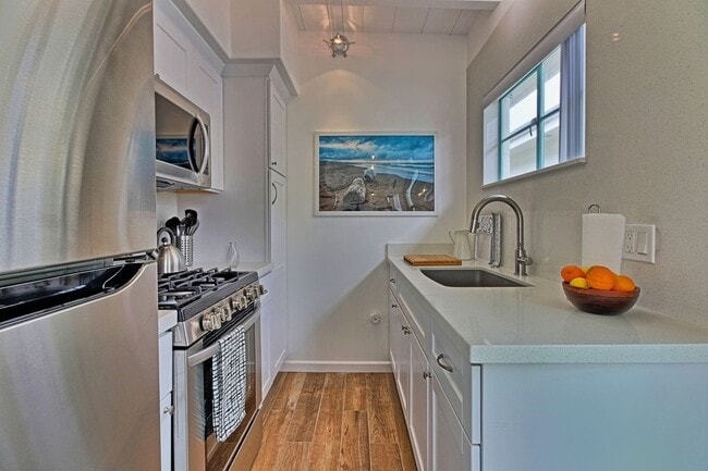 Building Photo - 1076S - Seaward Beach Modern Bungalows