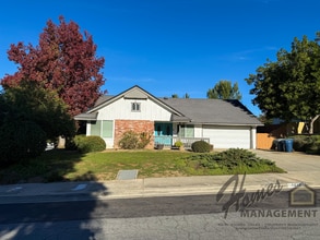 Building Photo - 1410 Kenora St