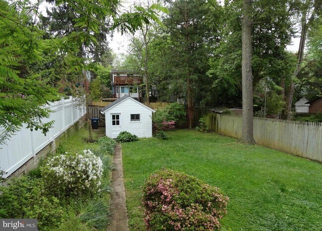 Foto del edificio - 4633 Asbury Pl NW