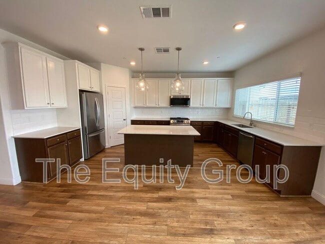 Foto del edificio - 225 W Tyler Ave