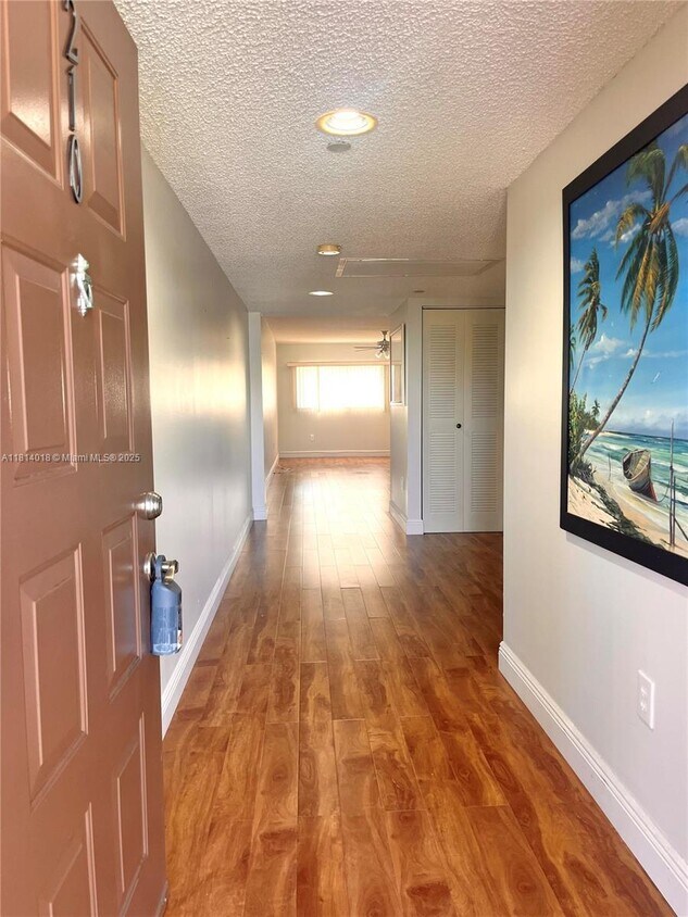 Foto principal - 12550 SW 15th St