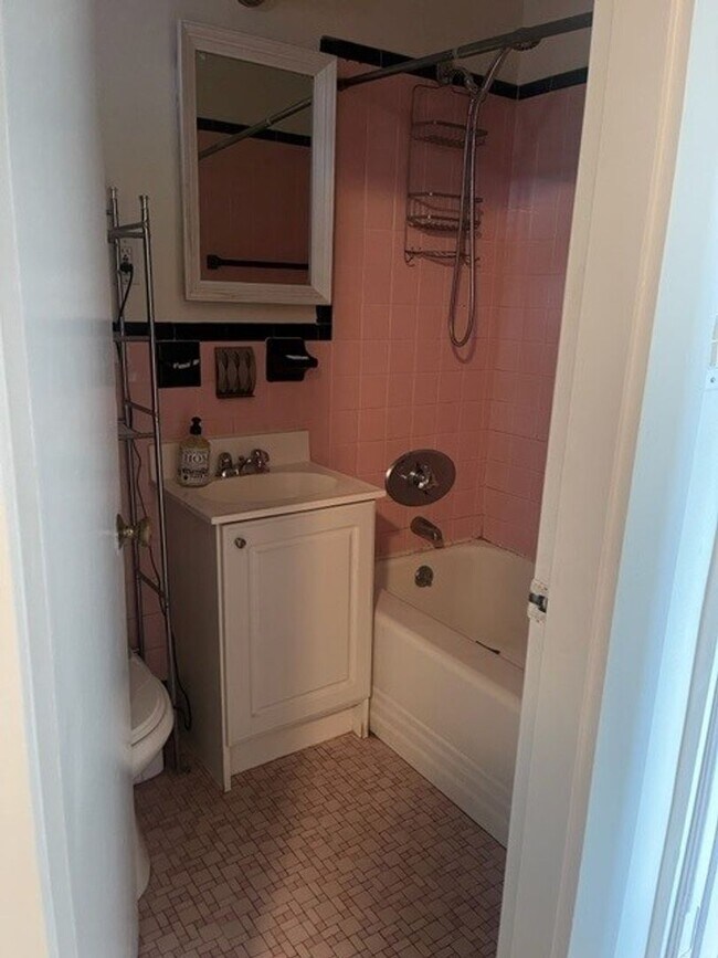 Foto del edificio - HUge 1 bed in Newton
