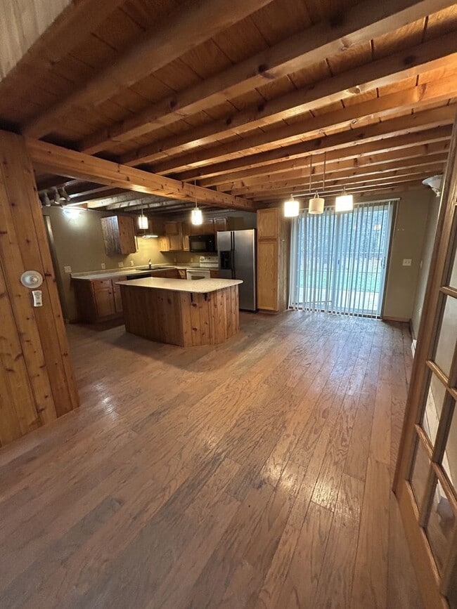 Building Photo - 2+ bedrooms, 2 bathrooms. 2,000 sq ft home...