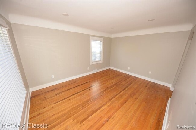 Building Photo - 3342 Prairie Ave