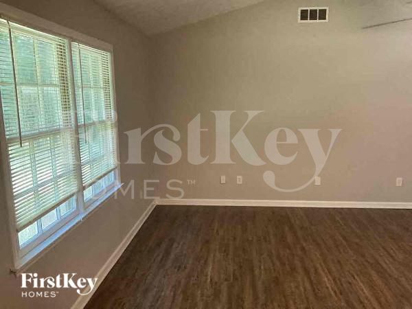 Foto del edificio - 135 Lazy Hollow Ln