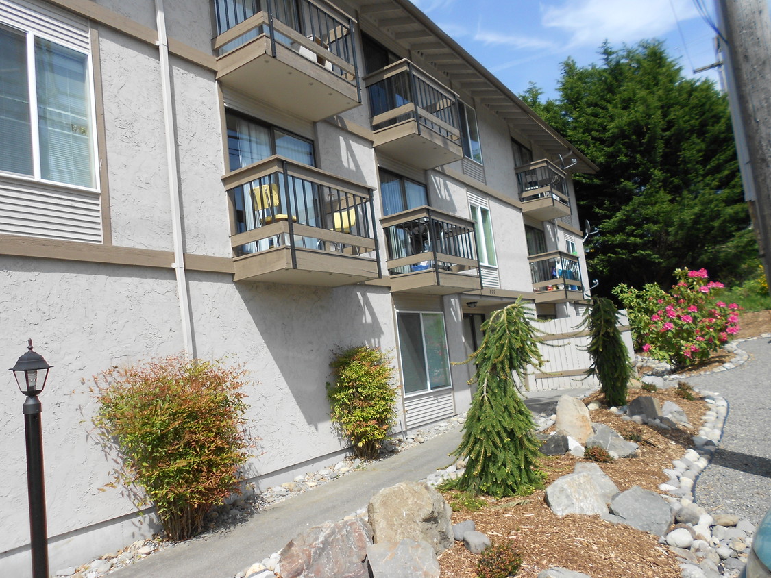 Primary Photo - Trenton Apartments