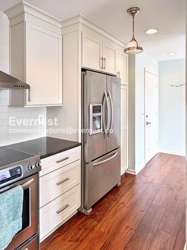 Building Photo - 2702 Lighthouse Point E