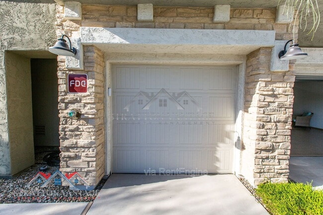 Building Photo - 5100 E Rancho Paloma Dr