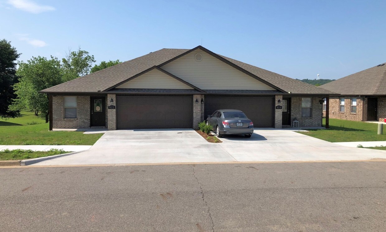 415 Crestview Dr, Van Buren, AR 72956 Apartments in Van Buren, AR