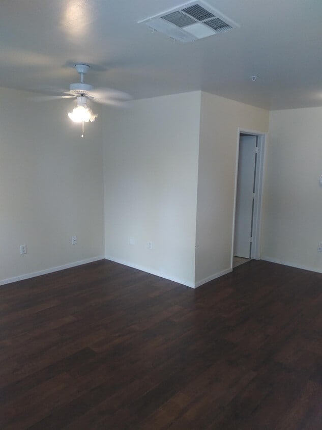331 Pacheco Rd Unit 5B, Bakersfield, CA 93307 Room for Rent in
