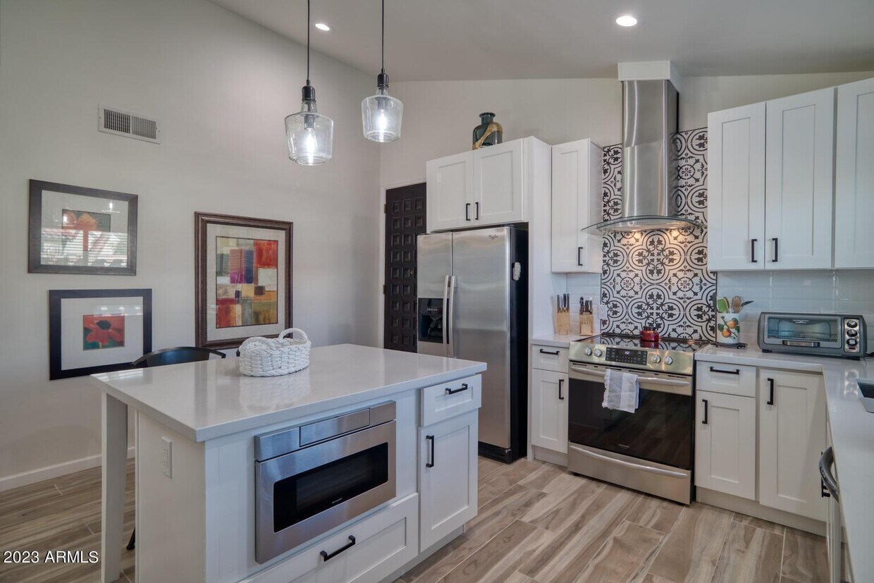 Primary Photo - 5519 N 71st Pl