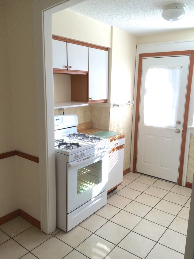 Primary Photo - 1024 Kenmore Ave