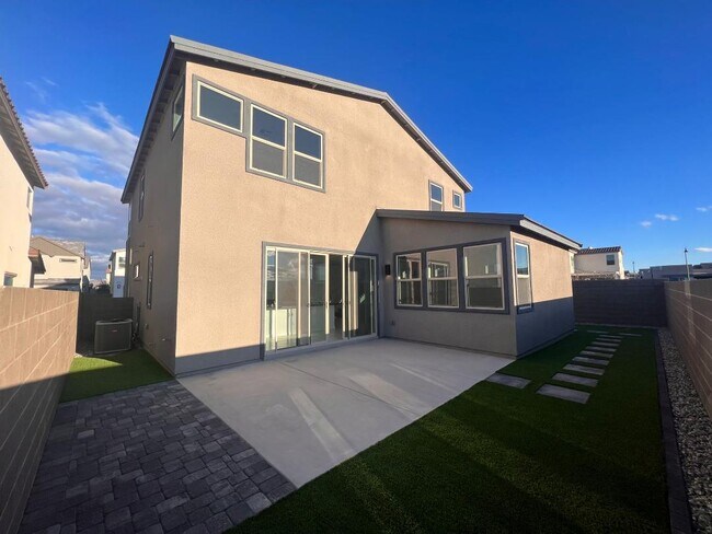 back yard wraps around the other side and is wide - 2537 Verdello St