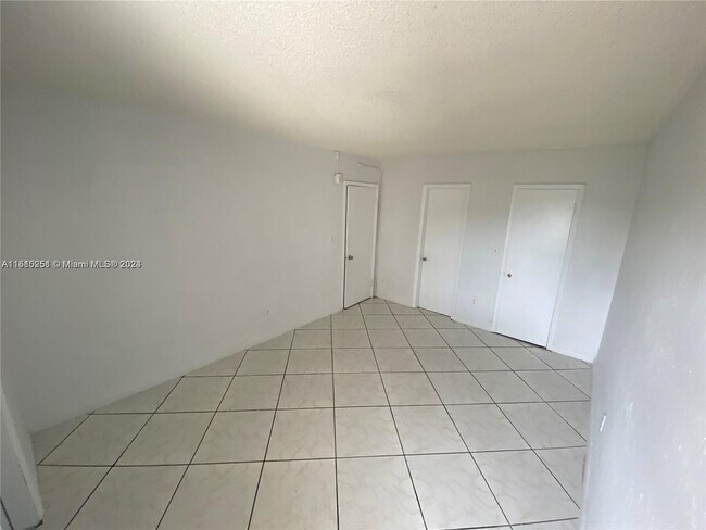 Foto del edificio - 1901 SW 67th Ave