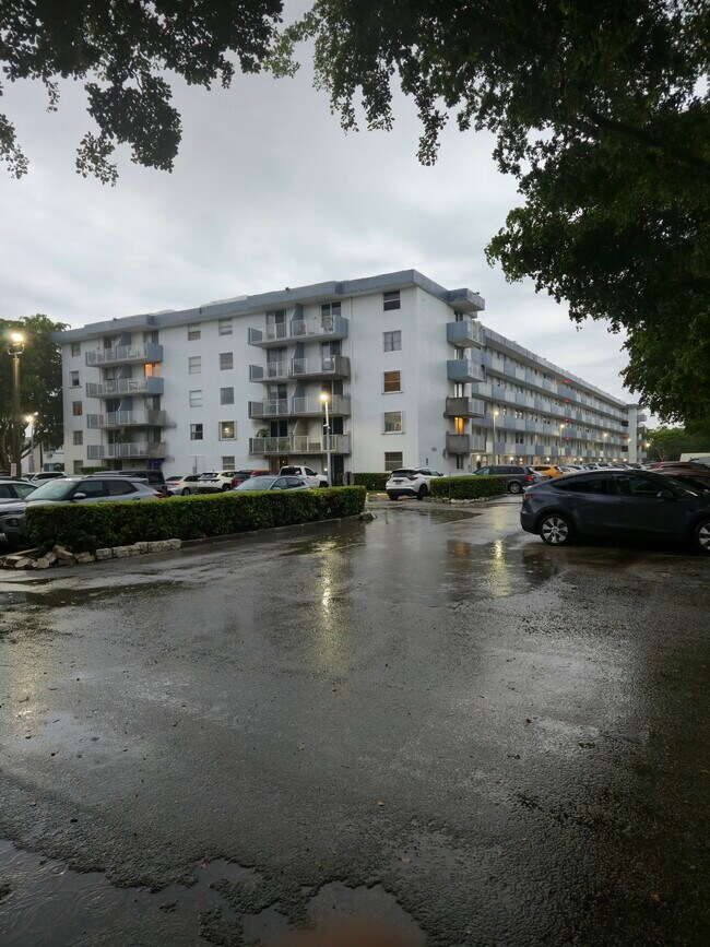 Foto del edificio - 1801 S Treasure Dr