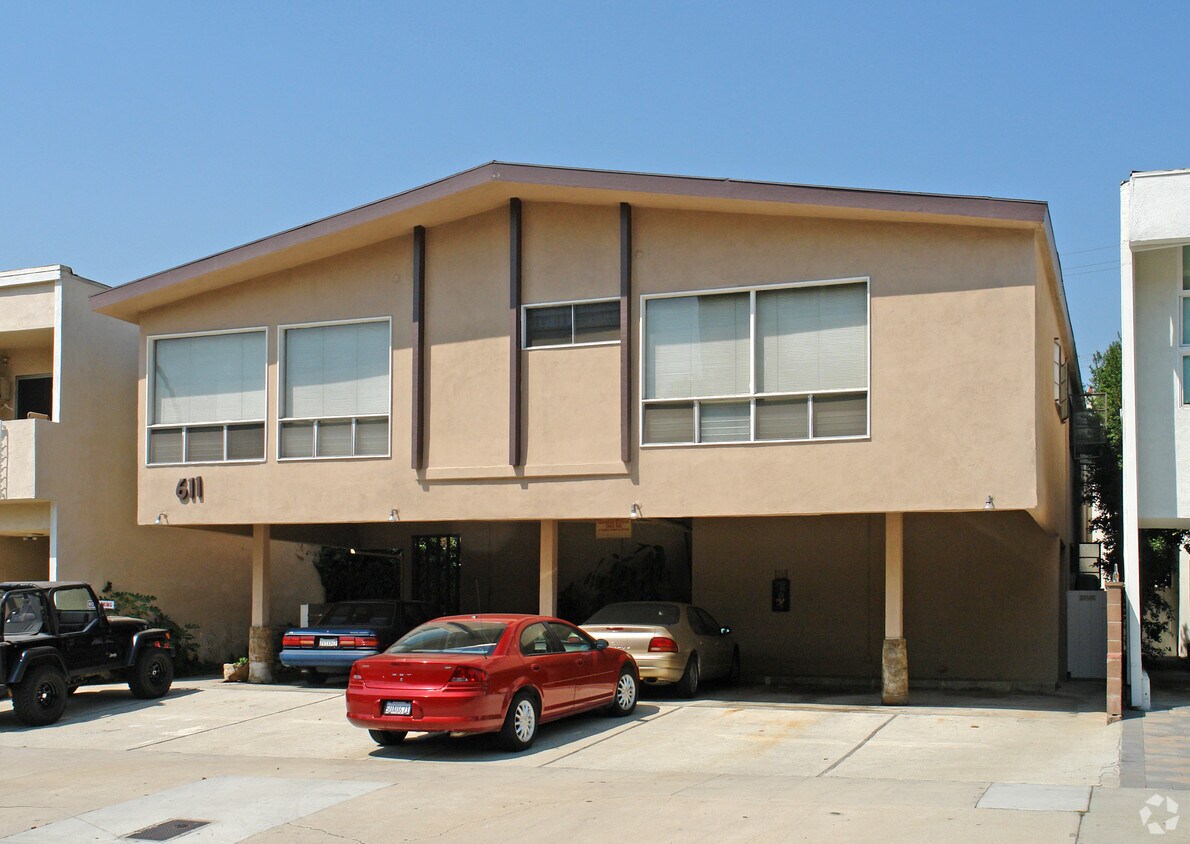 Building Photo - 611 N Flores St