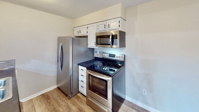 Building Photo - 9617 Vinca Cir
