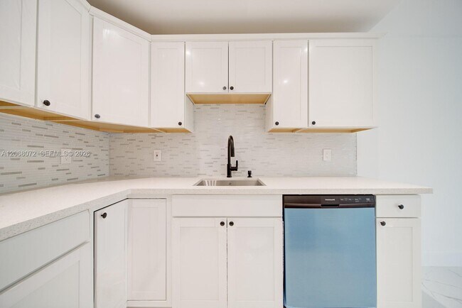 Building Photo - 14840 Naranja Lakes Blvd