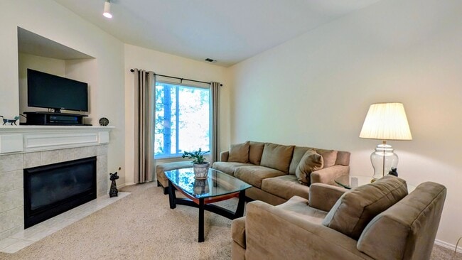 Building Photo - Bothell / Woodinville 2 Bedroom Townhome with Den and AIR-CONDITIONING