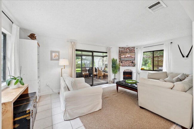 Building Photo - 171 Salmon Dr NE