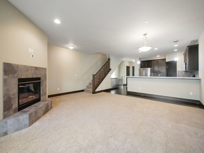 Building Photo - Peaceful 3bed, 2.5 bath townhouse in Rento...