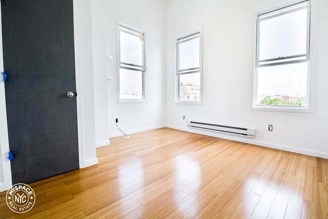 Foto del edificio - 36 Wilson Ave