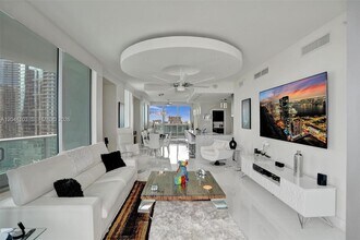Building Photo - 900 Biscayne Blvd