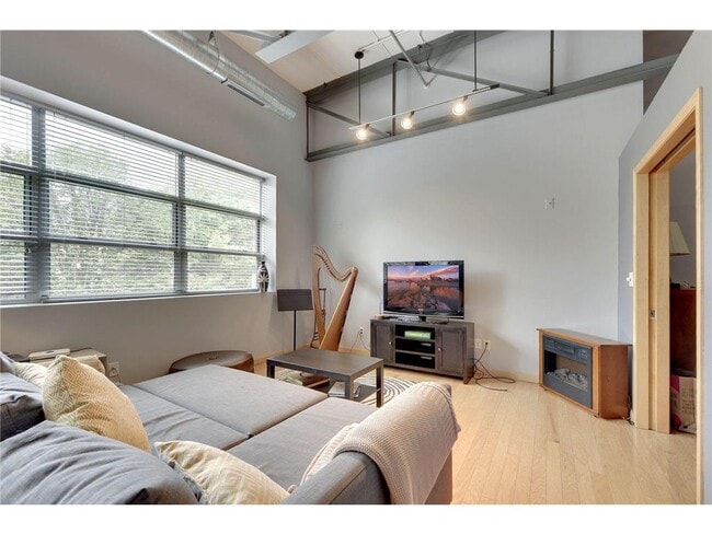 Building Photo - 111 E Franklin Ave